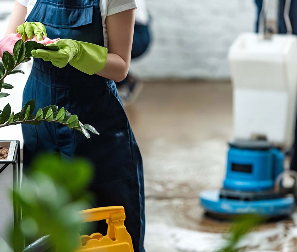 Gebäudereinigungs-Team bei der Arbeit
